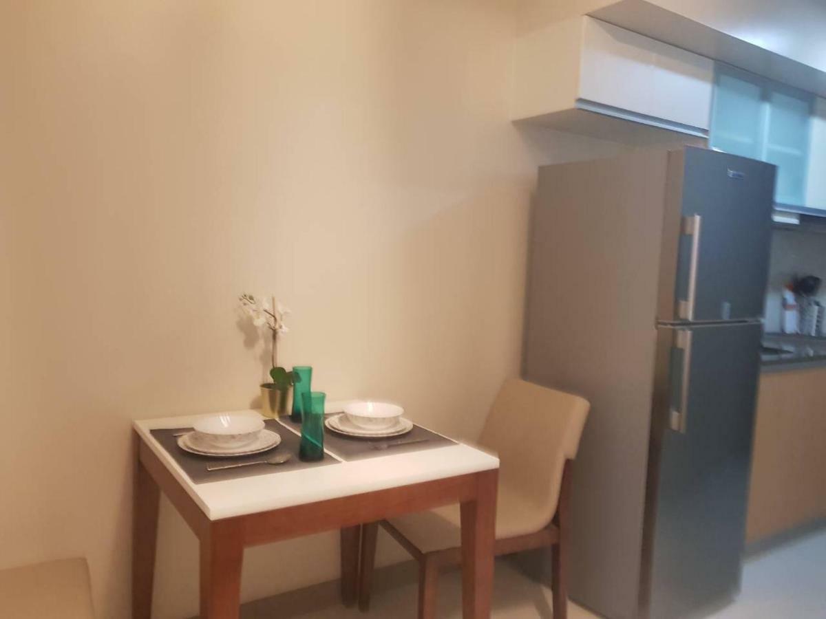 Uptown Mall Area Fort Bonifacio Manila Apartment Екстериор снимка