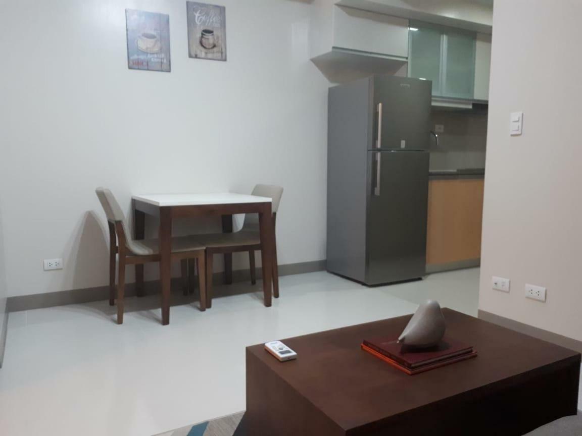 Uptown Mall Area Fort Bonifacio Manila Apartment Екстериор снимка