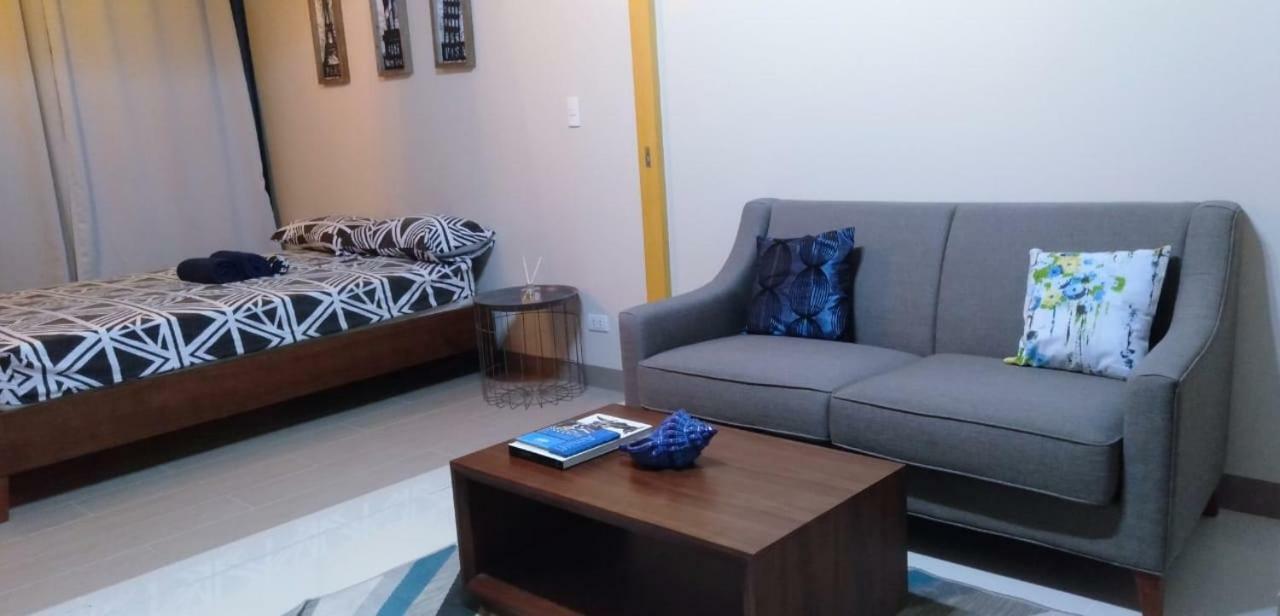 Uptown Mall Area Fort Bonifacio Manila Apartment Екстериор снимка