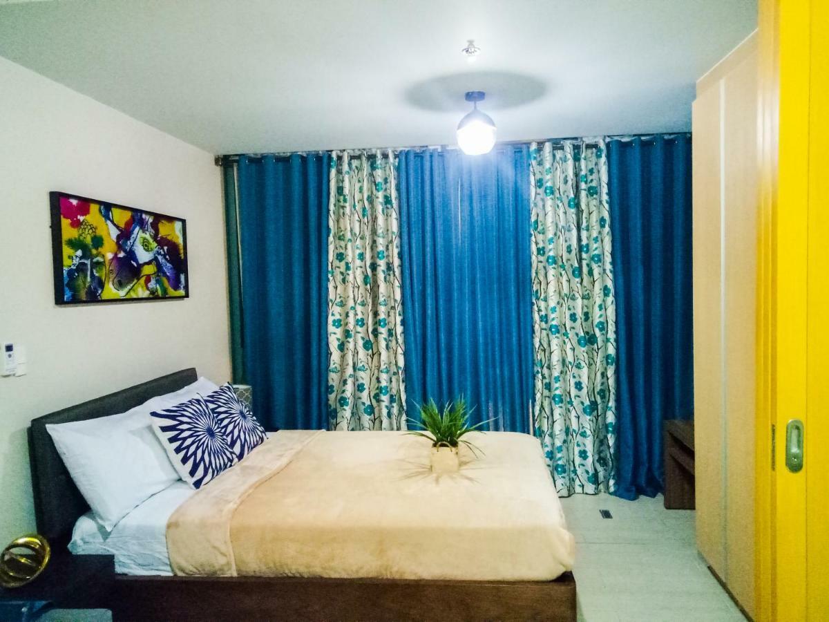 Uptown Mall Area Fort Bonifacio Manila Apartment Екстериор снимка